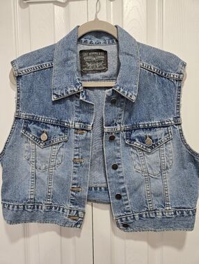 💖 Levi's Women's Sleeveless Trucker Vest